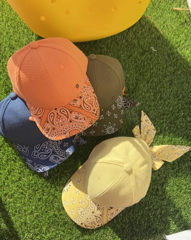 Casquettes à visière bandana
